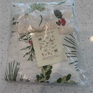New In Package June & December BOUGHS & BERRIES  Kitchen Towel